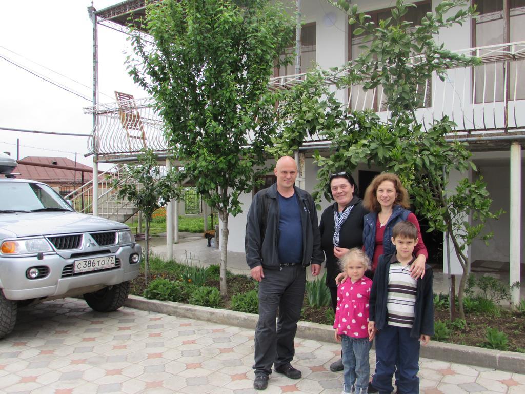 Guest House Nona Kutaisi Esterno foto