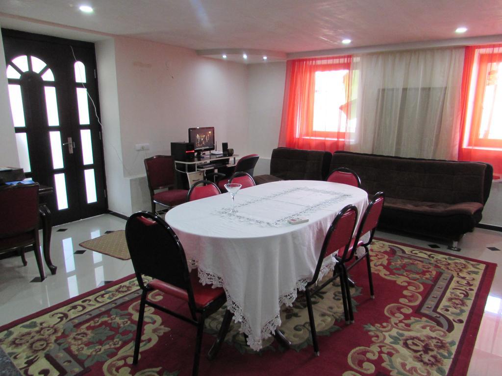 Guest House Nona Kutaisi Esterno foto