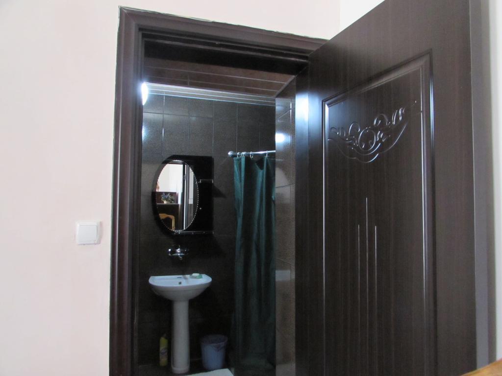 Guest House Nona Kutaisi Esterno foto