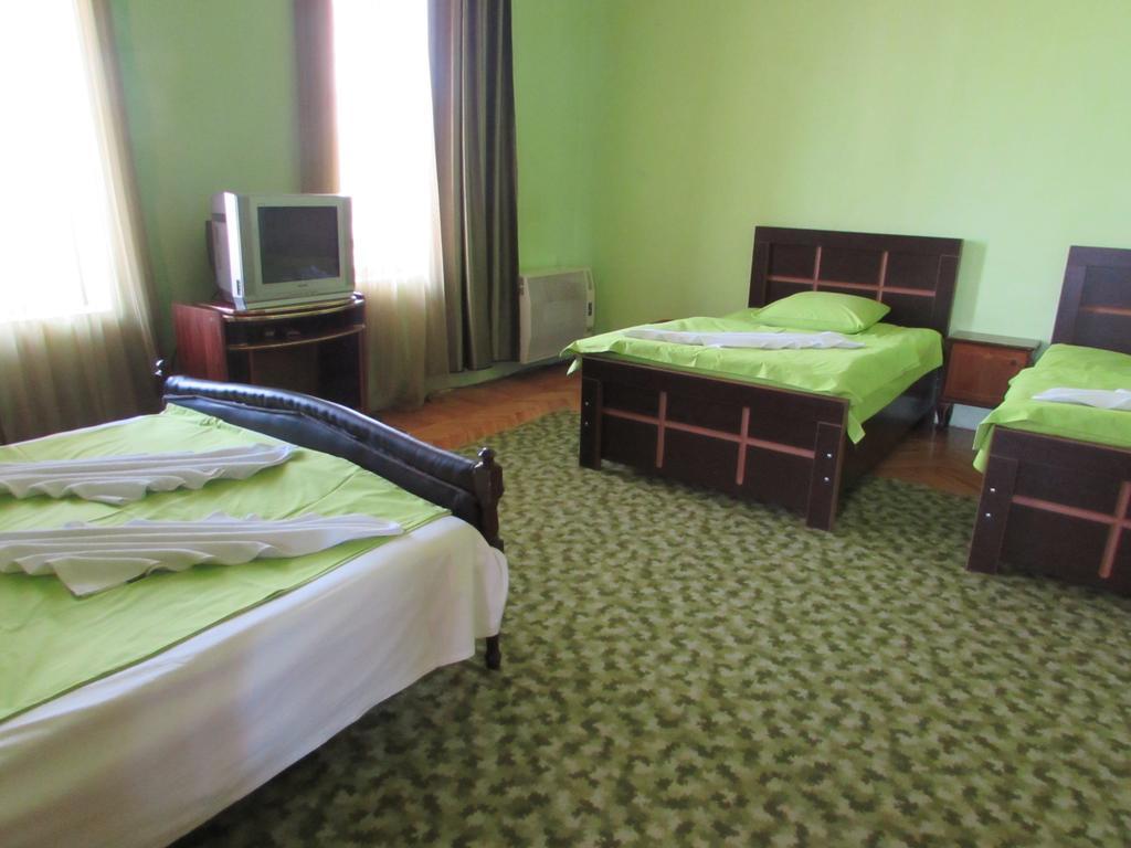 Guest House Nona Kutaisi Esterno foto