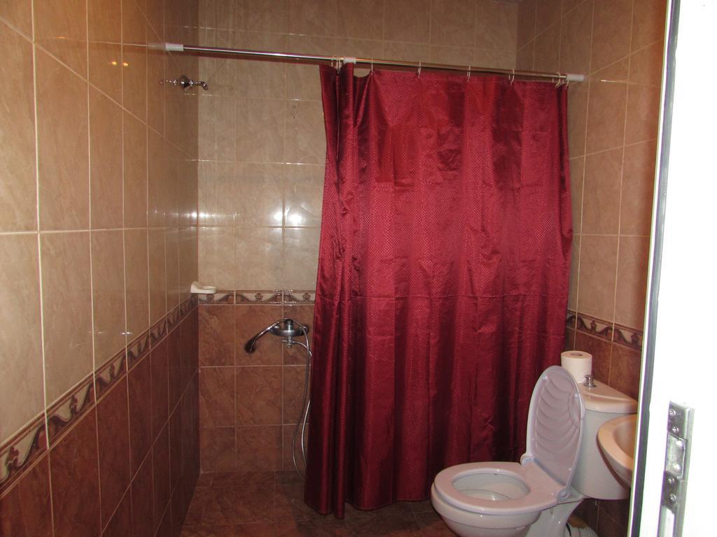 Guest House Nona Kutaisi Esterno foto
