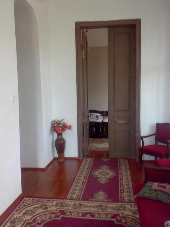 Guest House Nona Kutaisi Esterno foto