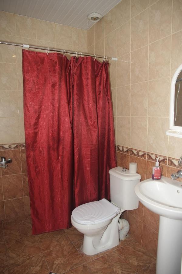 Guest House Nona Kutaisi Esterno foto