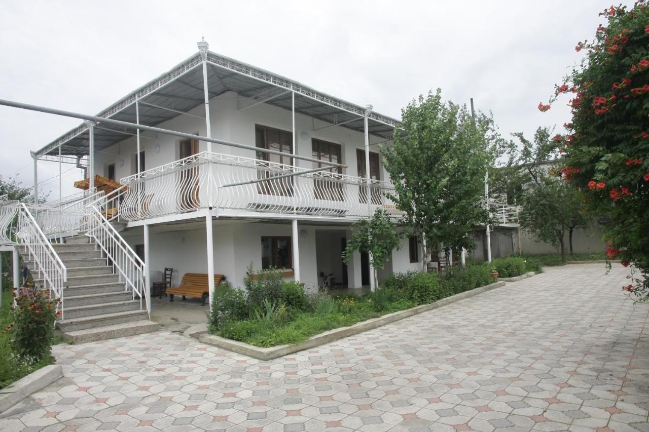 Guest House Nona Kutaisi Esterno foto